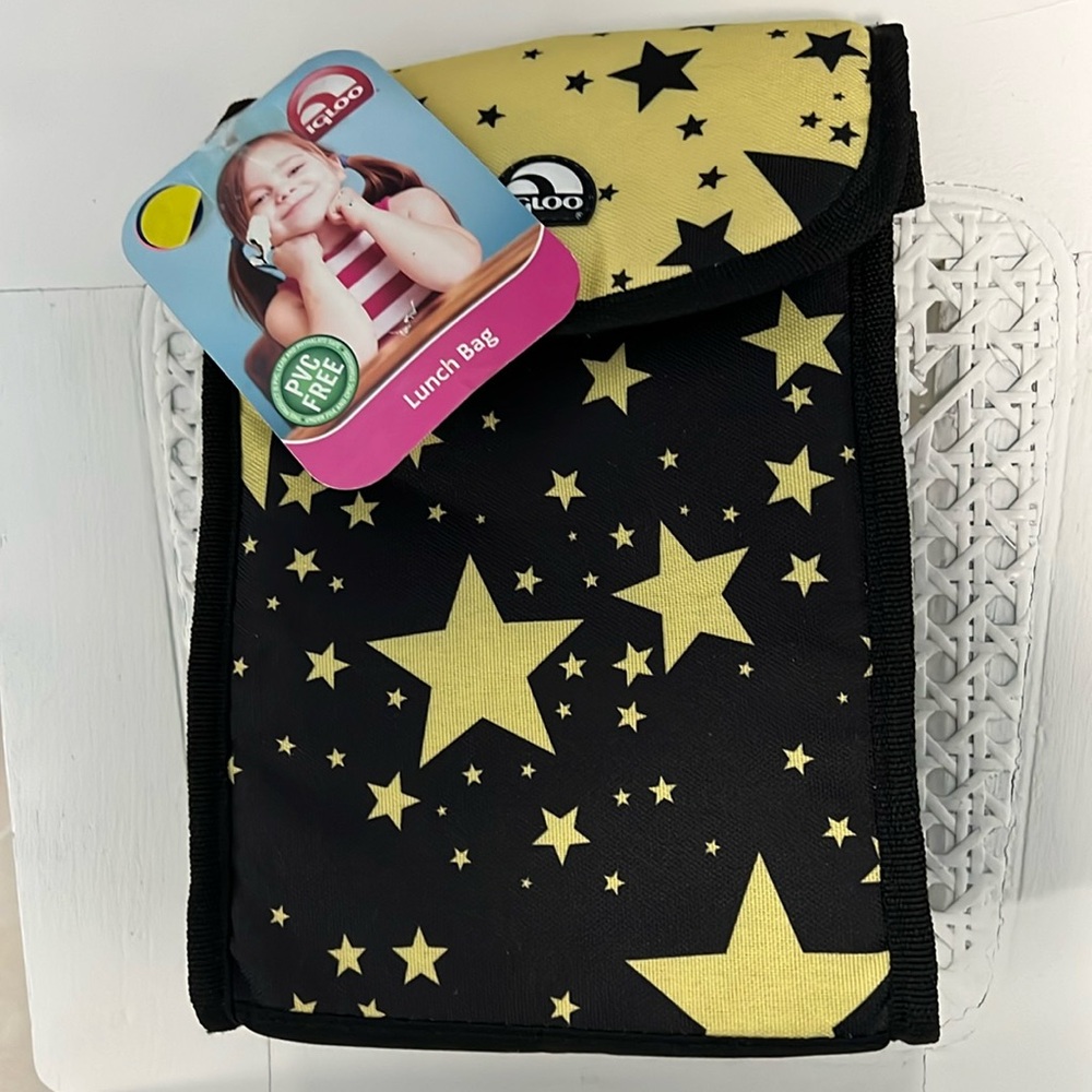 💥Free with Bundle)NWT). Kids Igloo Lunch Bag..